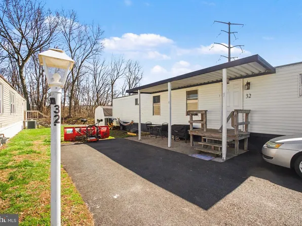 32 Circle Dr, Columbia, PA 17512