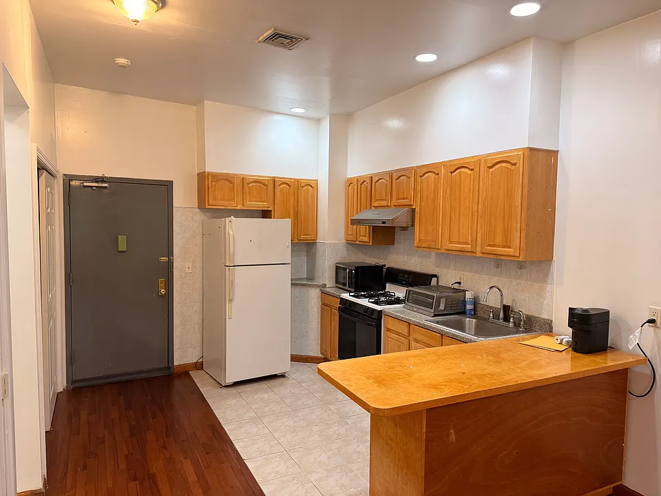 217 Main St #F