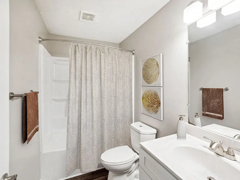 Lakecrest — Photo 24