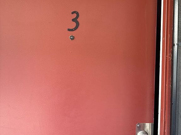 4th image of 4045 Mississippi St APT 3