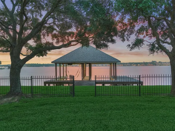 9370 Escondido Dr, Willis, TX 77318