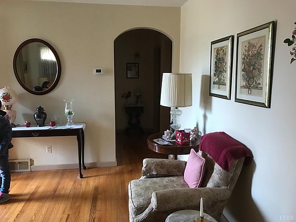 3rd image of 803 Perrymont Ave
