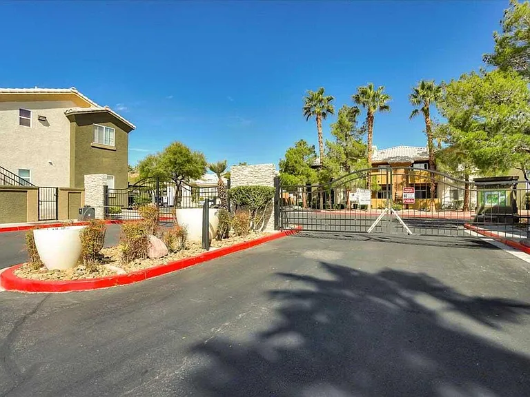 Solana Apartments — Photo 23