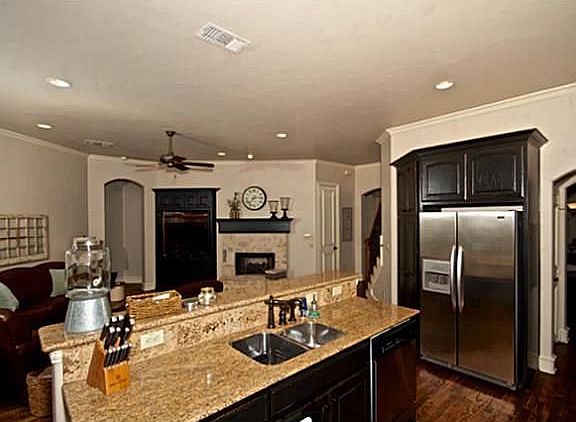 4th image of 1725 Hackett Creek Dr