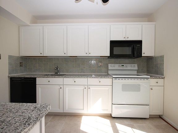 2nd image of 2763 Knollside Ln