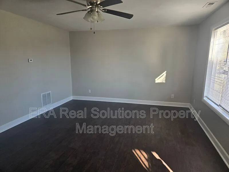 Building Photo - 105 Forest Ave #4