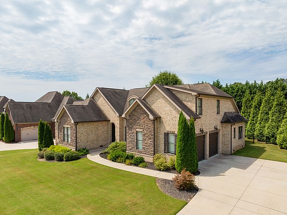 2nd image of 8082 Hampton Cove Dr