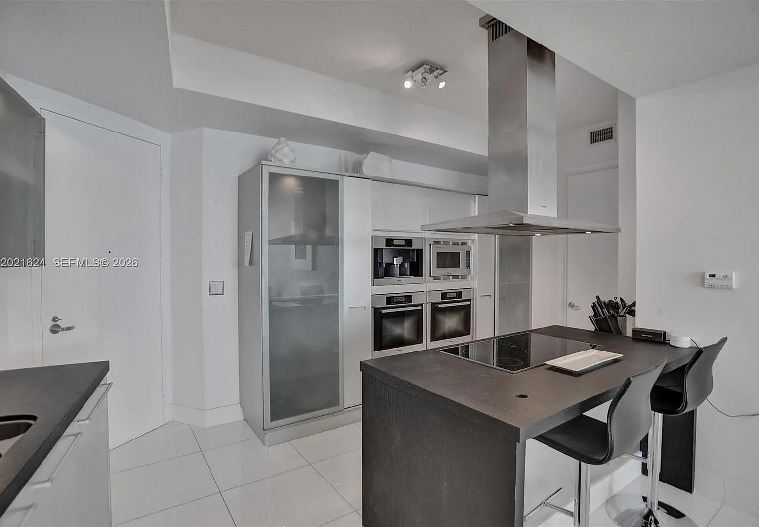 Trump Royale Condo — Photo 4