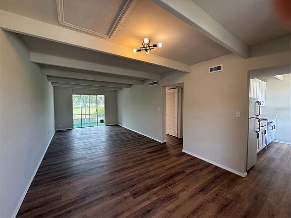4th image of 3421 Club Cir