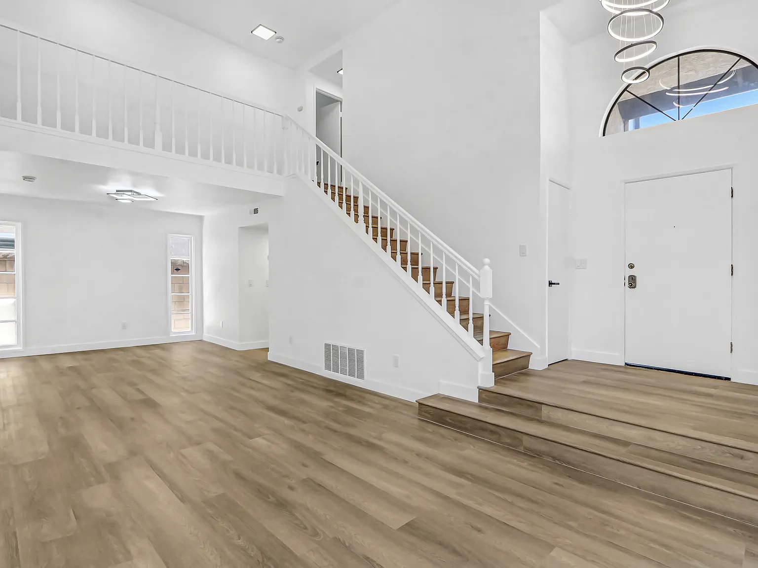 3 bed, 2.5 bath, 1607 sqft, $3,500 — Photo 2