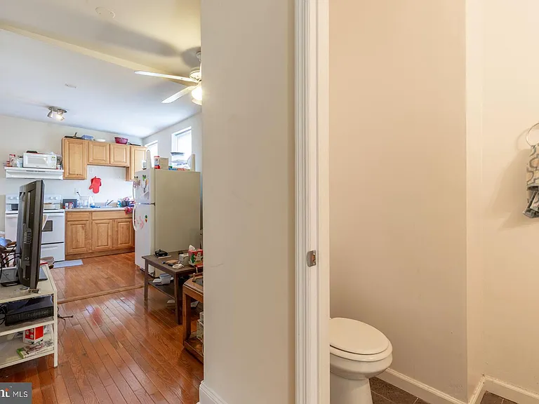 2136 S 15th St #3F — Photo 8