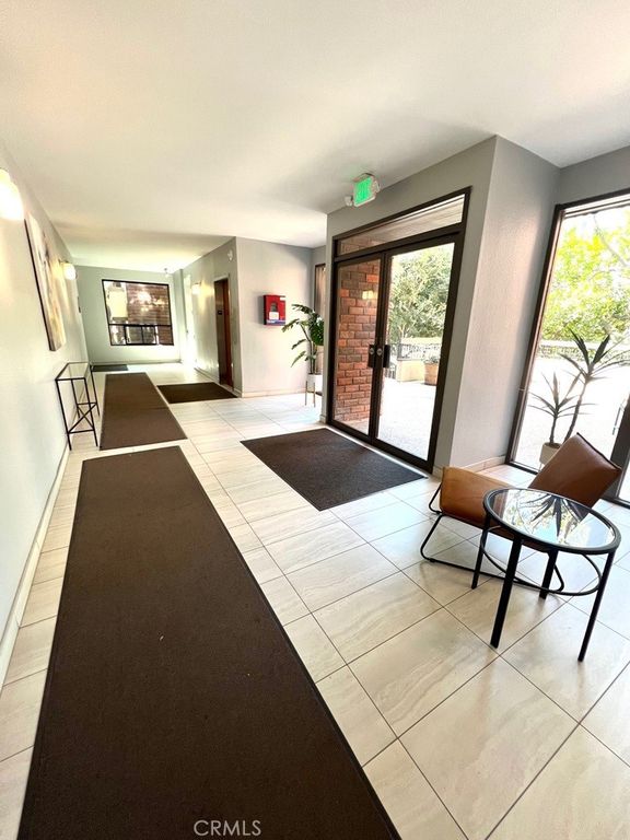 700 S Lake Ave APT 111, Pasadena, CA - View 4