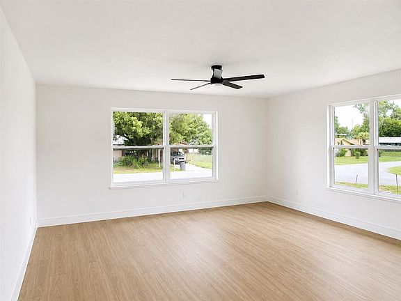 3rd image of 49 LAKE COURT LOOP