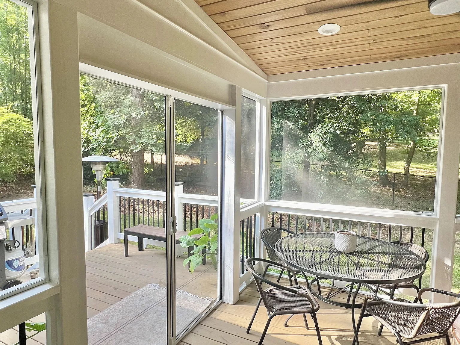 3 bed, 1060 sqft, $2,950 — Photo 2