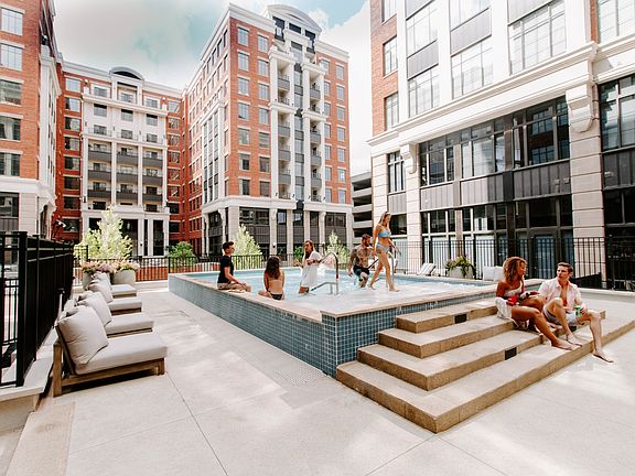 LC_RiverSouth_Apartments_02_SwimmingPool