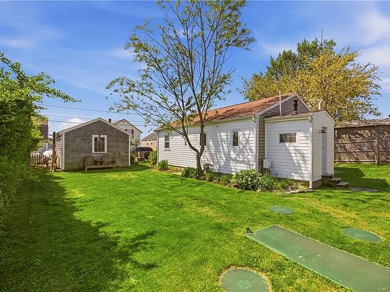 272 Riverside St — Photo 43