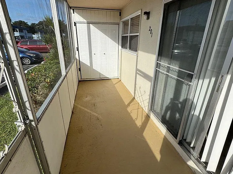 201 Brittany E — Photo 4