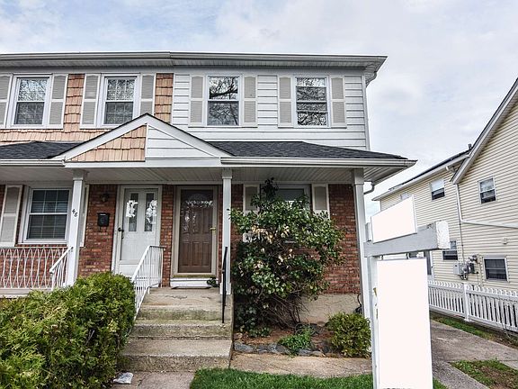 3rd image of 44 Fenway Cir