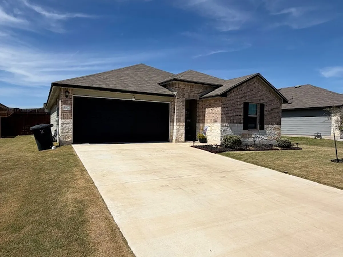 Building Photo - 5107 Brody Dr