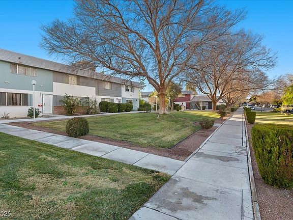 2nd image of 103 Greenbriar Townhouse Way