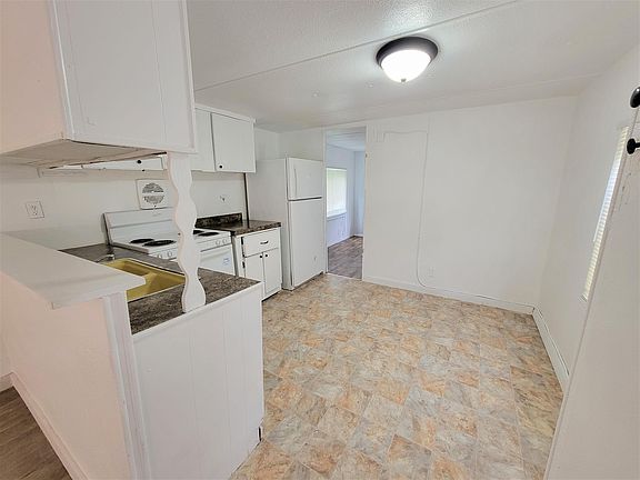 3rd image of 442 Dawson St #7