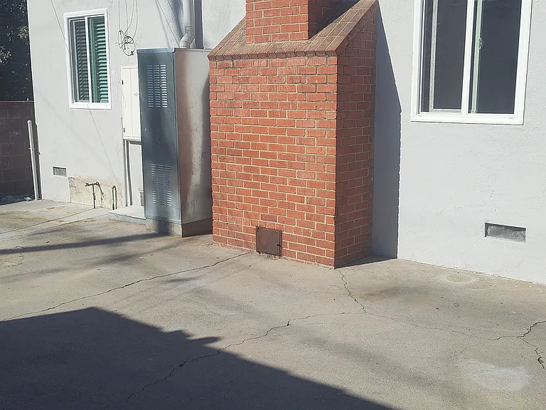 Victoria Ave — Photo 22