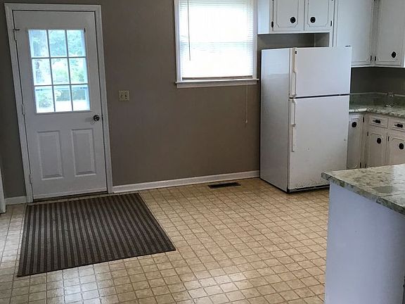 3rd image of 4015 Halls Hill Pike