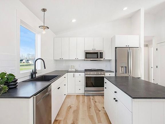 3rd image of 10498 Camfield Ct