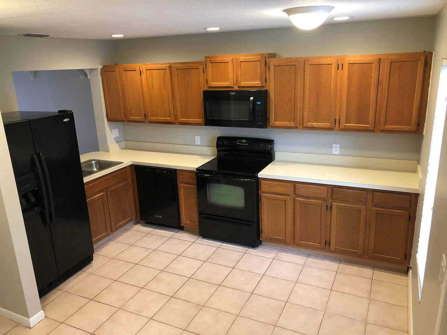 2 bed, 1.5 bath, 963 sqft, $1,750 — Photo 2