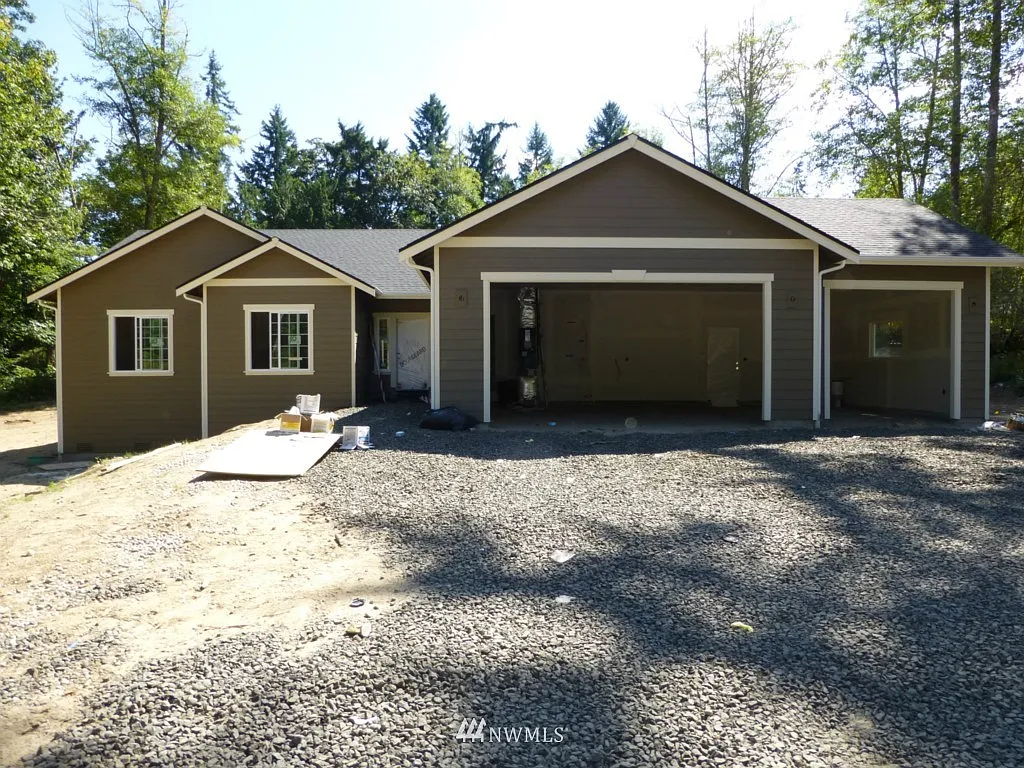 3281 Woods Road E photo 1