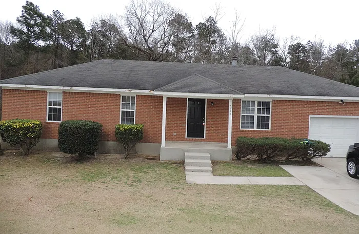 3881 Crest Dr — Photo 1