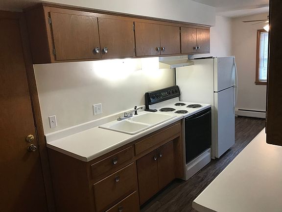 3rd image of 984 Van Buren Ave APT 6