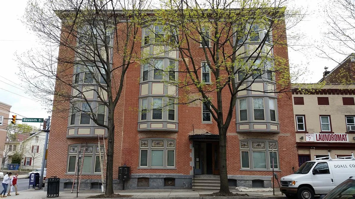2 bed, 950 sqft, $1,500 — Photo 2