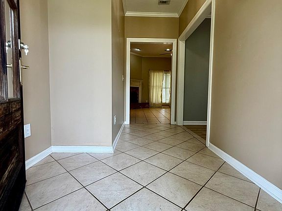 4th image of 221 Moss Valley Dr