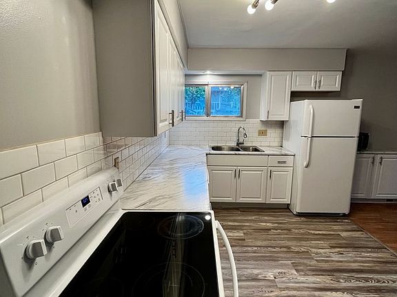 4th image of 503 S Black Ave