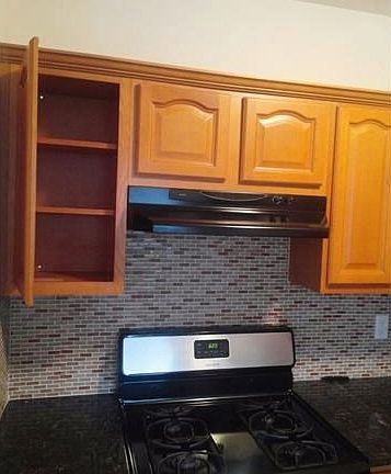 2nd image of 1812 Waterloo Pl #2