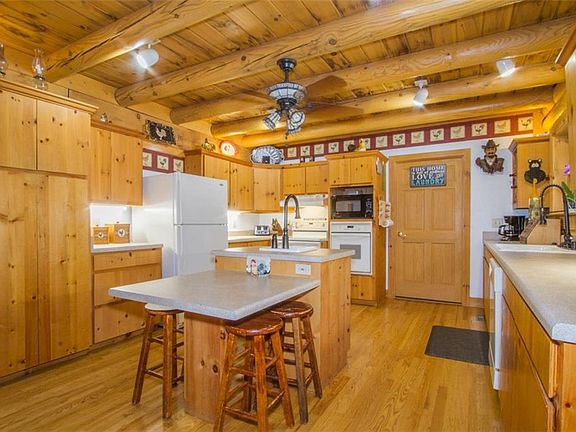 5th image of 214 Brooks Dr