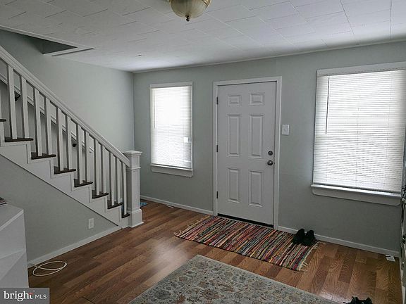 3rd image of 213 Laurel St