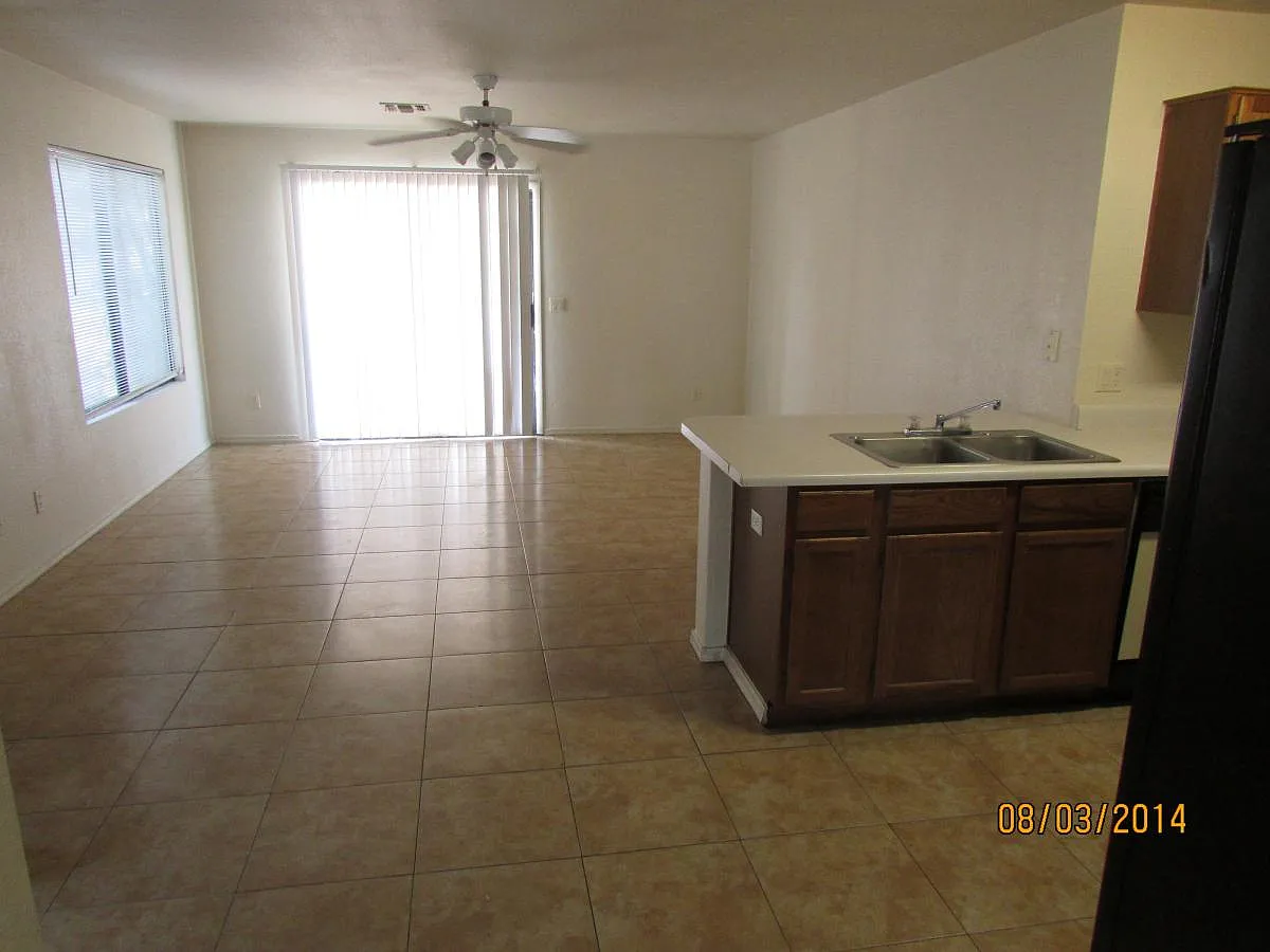 3 bed, 1323 sqft, $1,850 — Photo 4