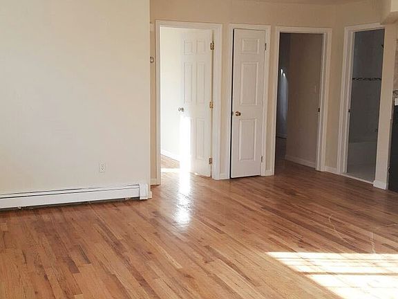 4th image of 769 E 225th St
