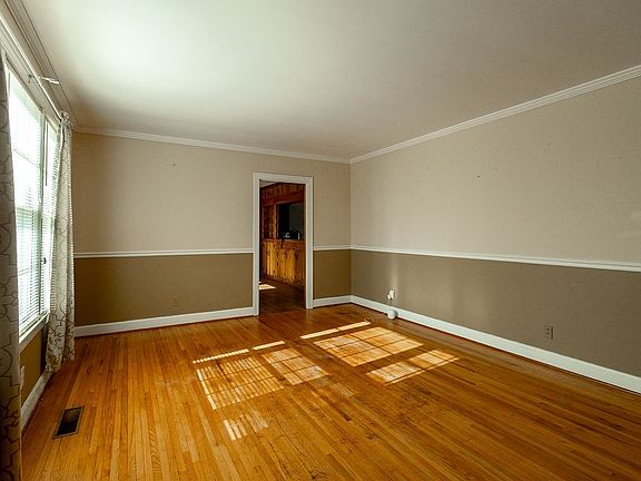 4th image of 2556 Lakeland Dr