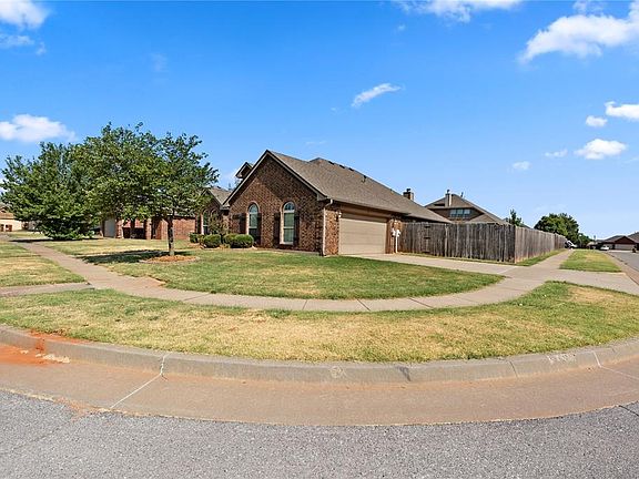 3rd image of 11001 SW 38th Cir