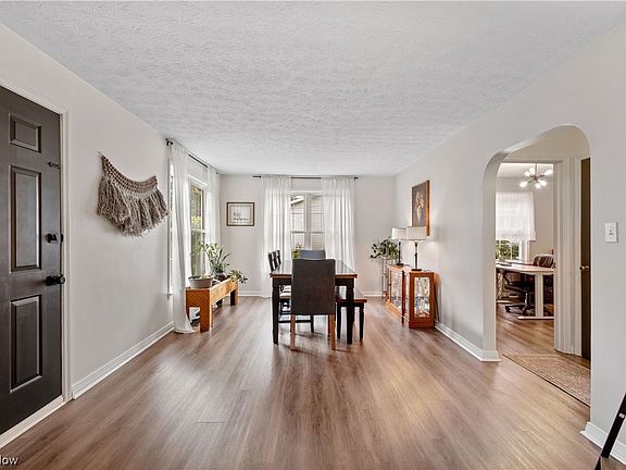 5th image of 135 Luden Ave