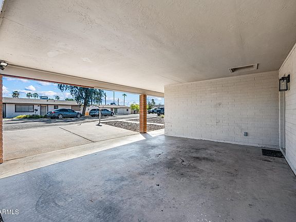 4th image of 48 N Maple --