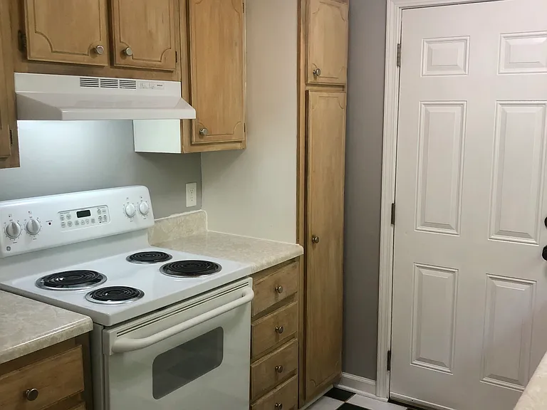 1010 C Smith St — Photo 15