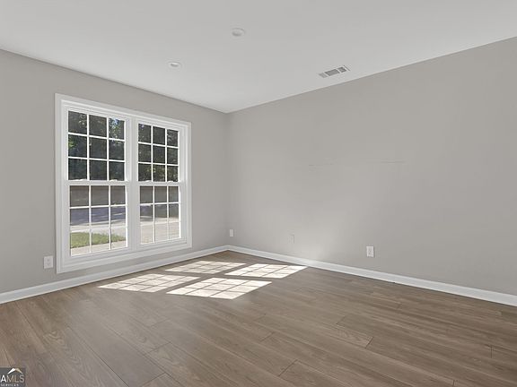 5th image of 3130 Hall Garden Rd