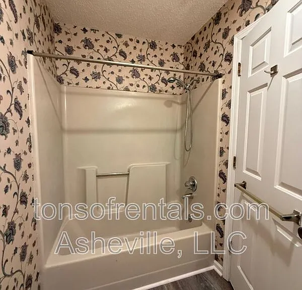 327 Winding Way Ln — Photo 7
