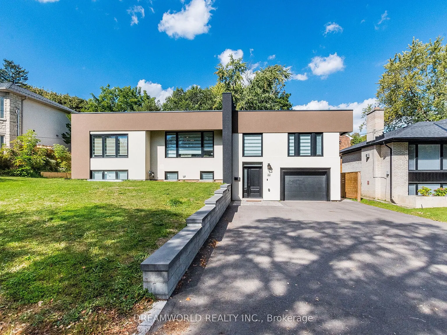 22 Yorkleigh Ave photo 1