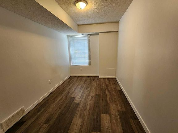 4th image of 401 22nd Ave NE