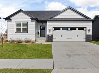 523 Ashton Dr NE, Mount Vernon, IA 52314